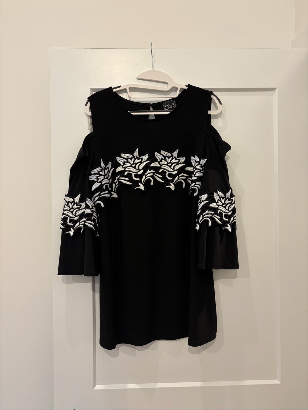Coco Bianco Black Cold-Shoulder Top  White Floral Embroidery Bell Sleeves Large